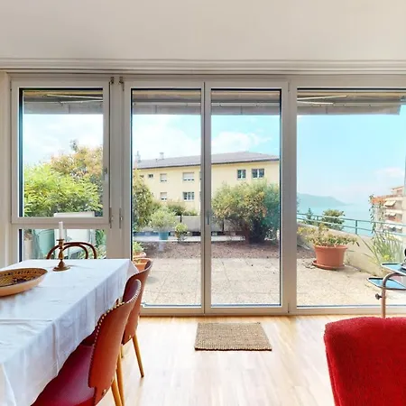 Bright Flat Overlooking Lake Geneva Montreux Exterior photo
